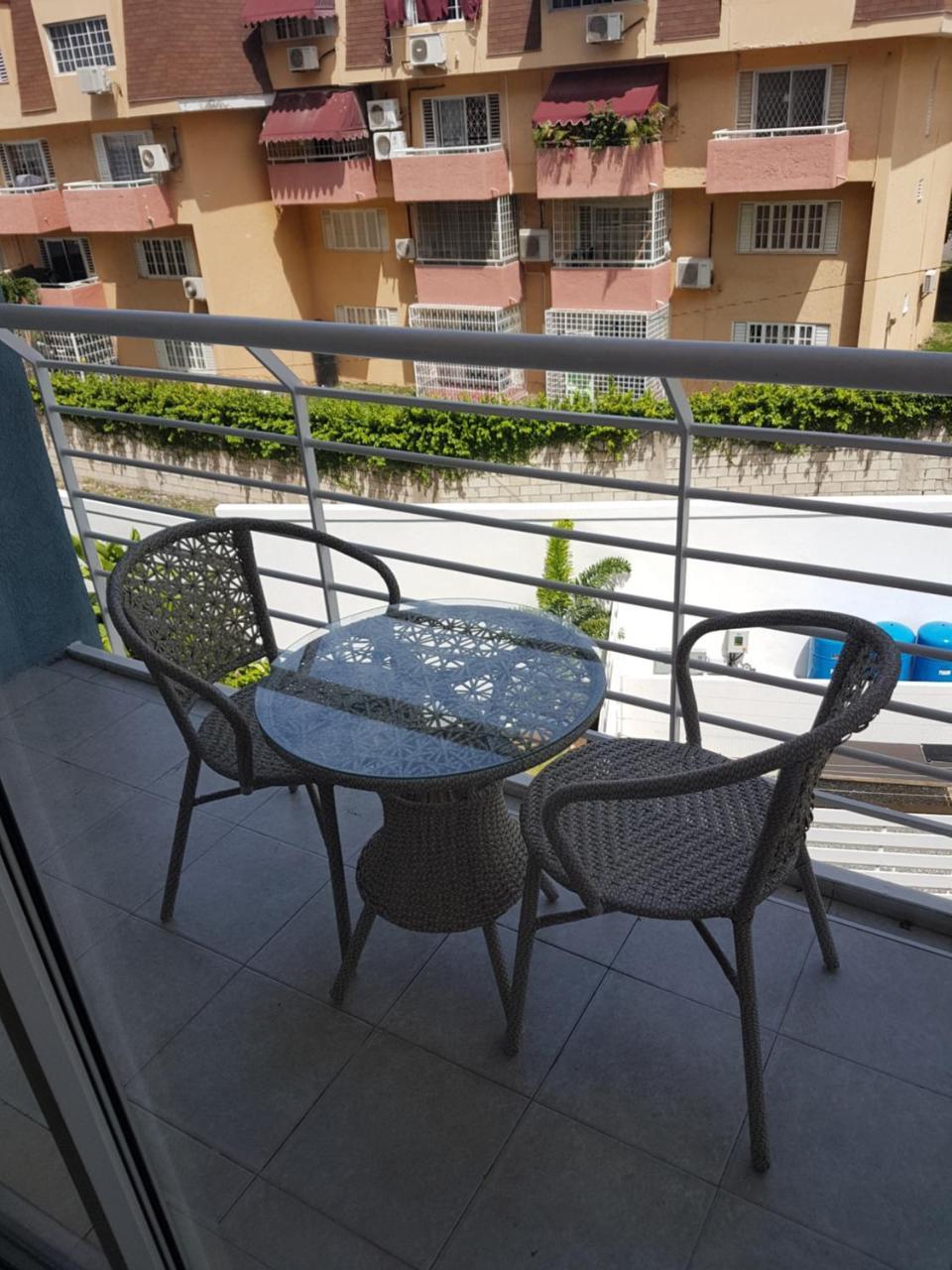 New Kingston Luxurious Secure Condo エクステリア 写真